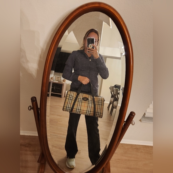 Authenthic Burberry Boston Bag - Picture 7 of 9